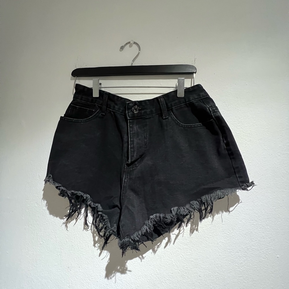 Black very short